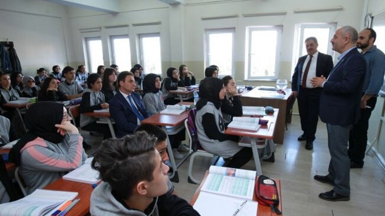 Bayrak Töreni bugün Anibal Anadolu Lisesi’ndeydi