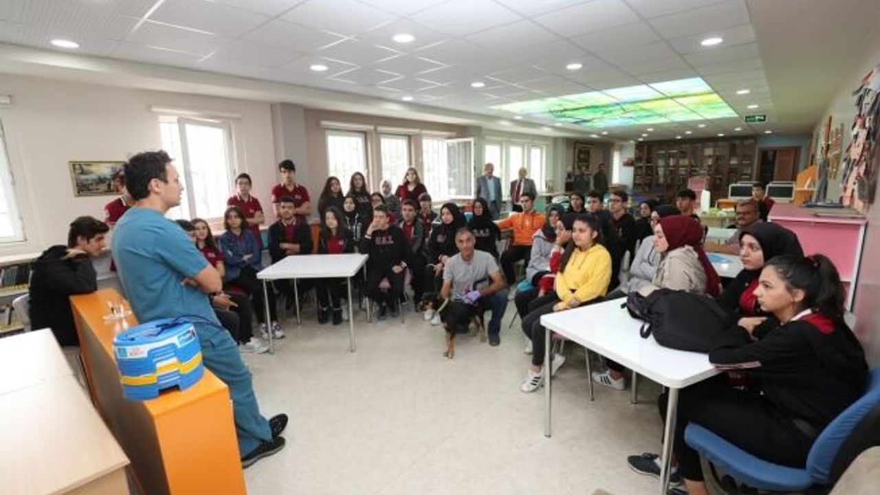 Gebze’de çocuklara  hayvan sevgisi aşılanıyor