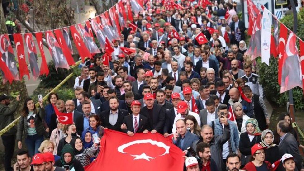 Kocaeli, Cumhuriyet ve bayrak için tek yürek oldu