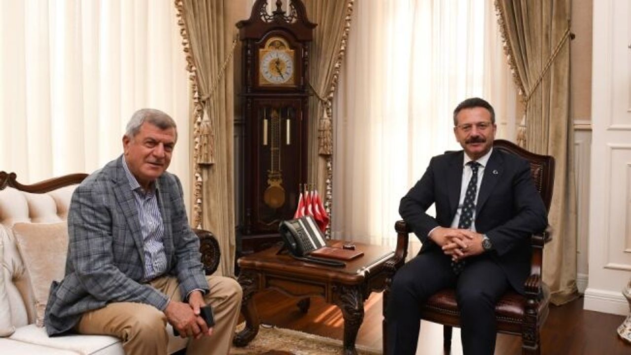 Önceki Başkan Karaosmanoğlu Vali Aksoy'u  ziyaret etti