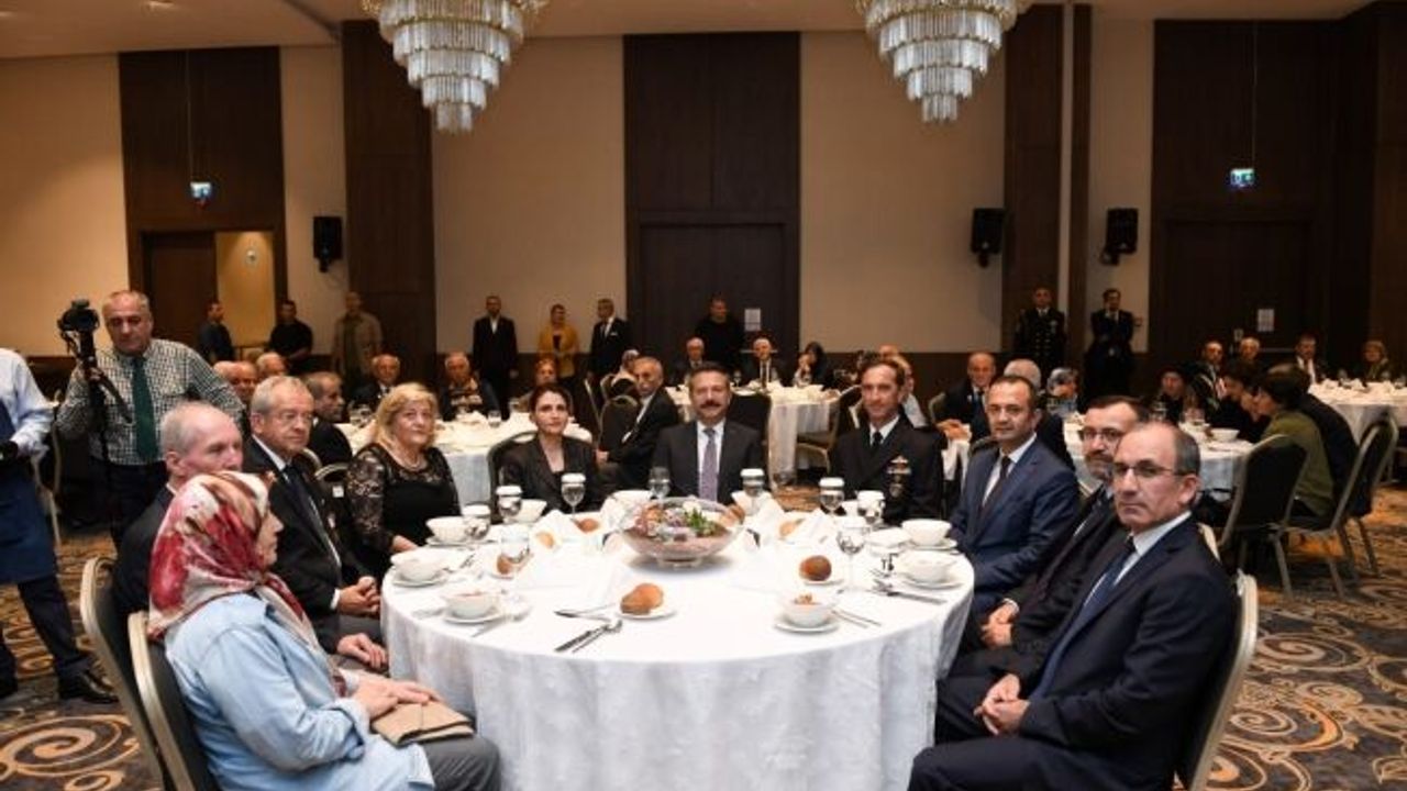 Vali Aksoy misafir gazilerimize yemek verdi