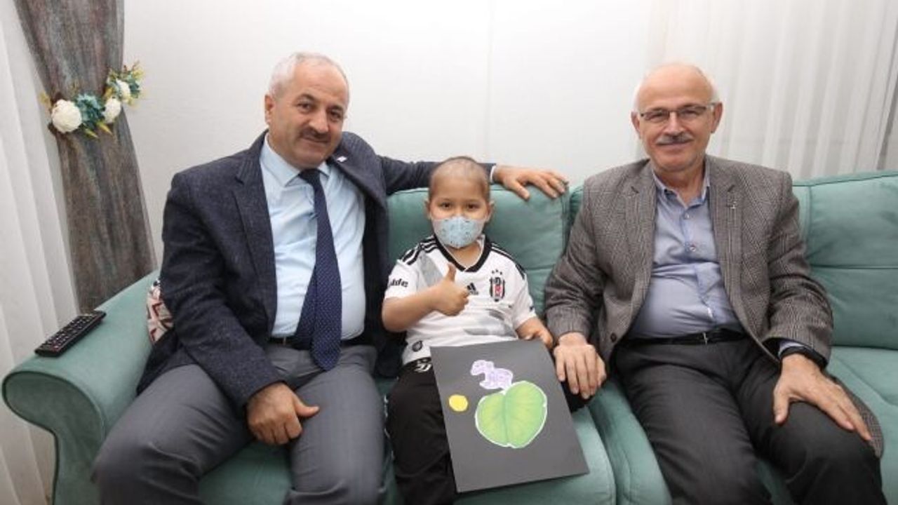 Başkan Büyükgöz'den minik Tarık'a sürpriz ziyaret