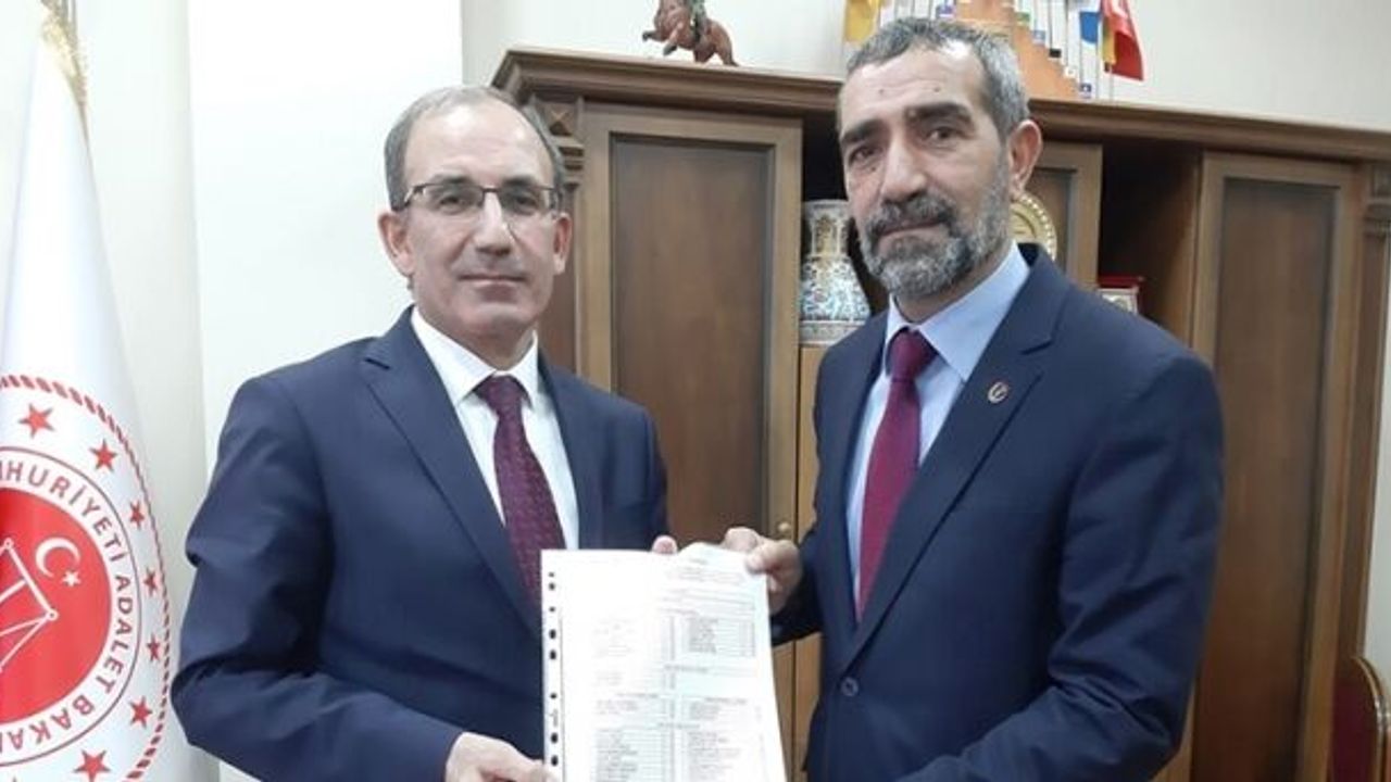 BBP İl Başkanı Remzi Kaya mazbatasını aldı