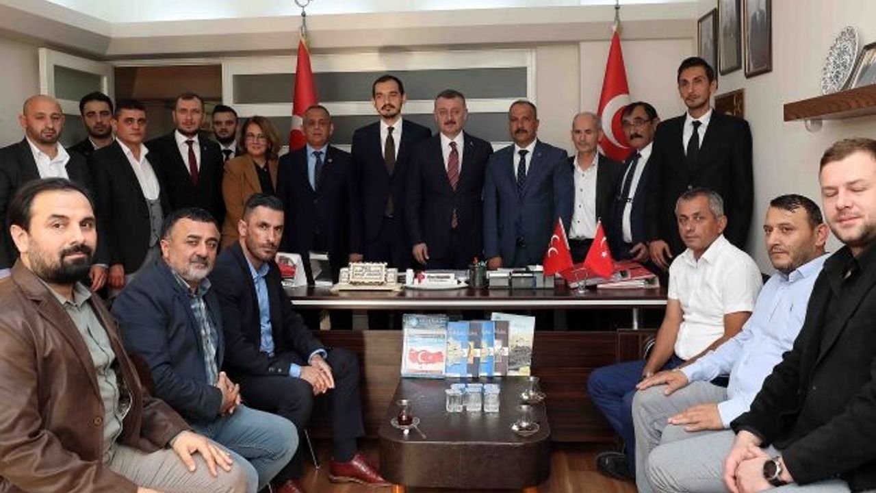 Büyükakın, MHP ilçe teşkilatını ziyaret etti