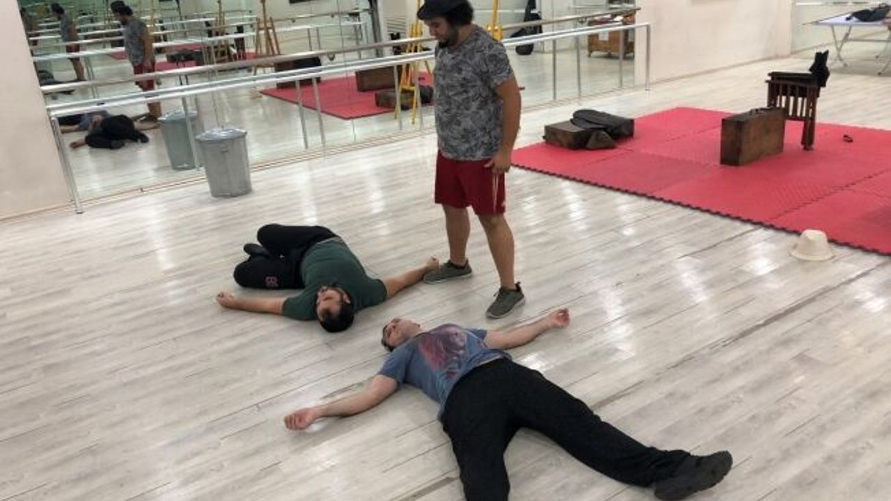 Çocuklar için tiyatro zamanı:  ‘Otobüs Durağında Üç Bencil’