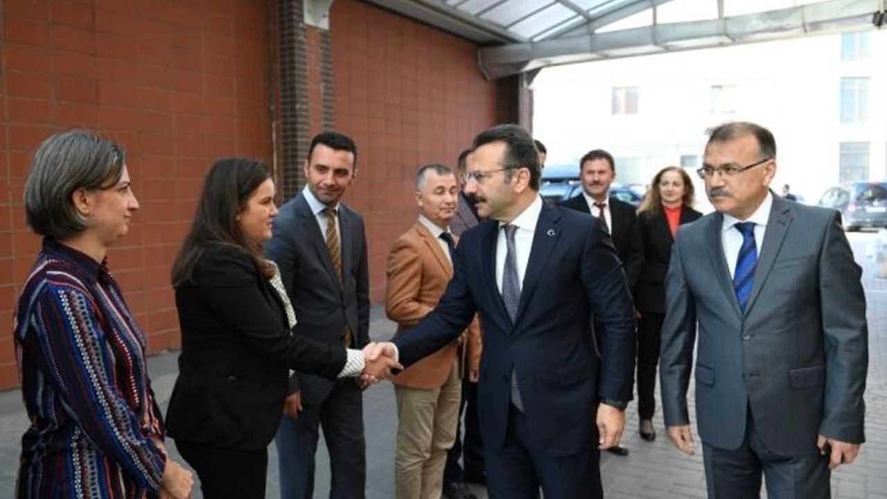 Vali Aksoy Çayırova Kaymakamlığı'nı ziyaret etti