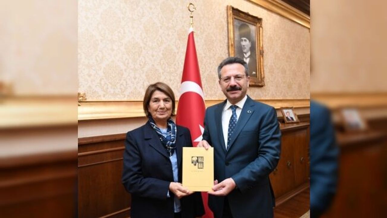 Vali Aksoy, Kitap Tanıtım Sergisi'ne davet edildi