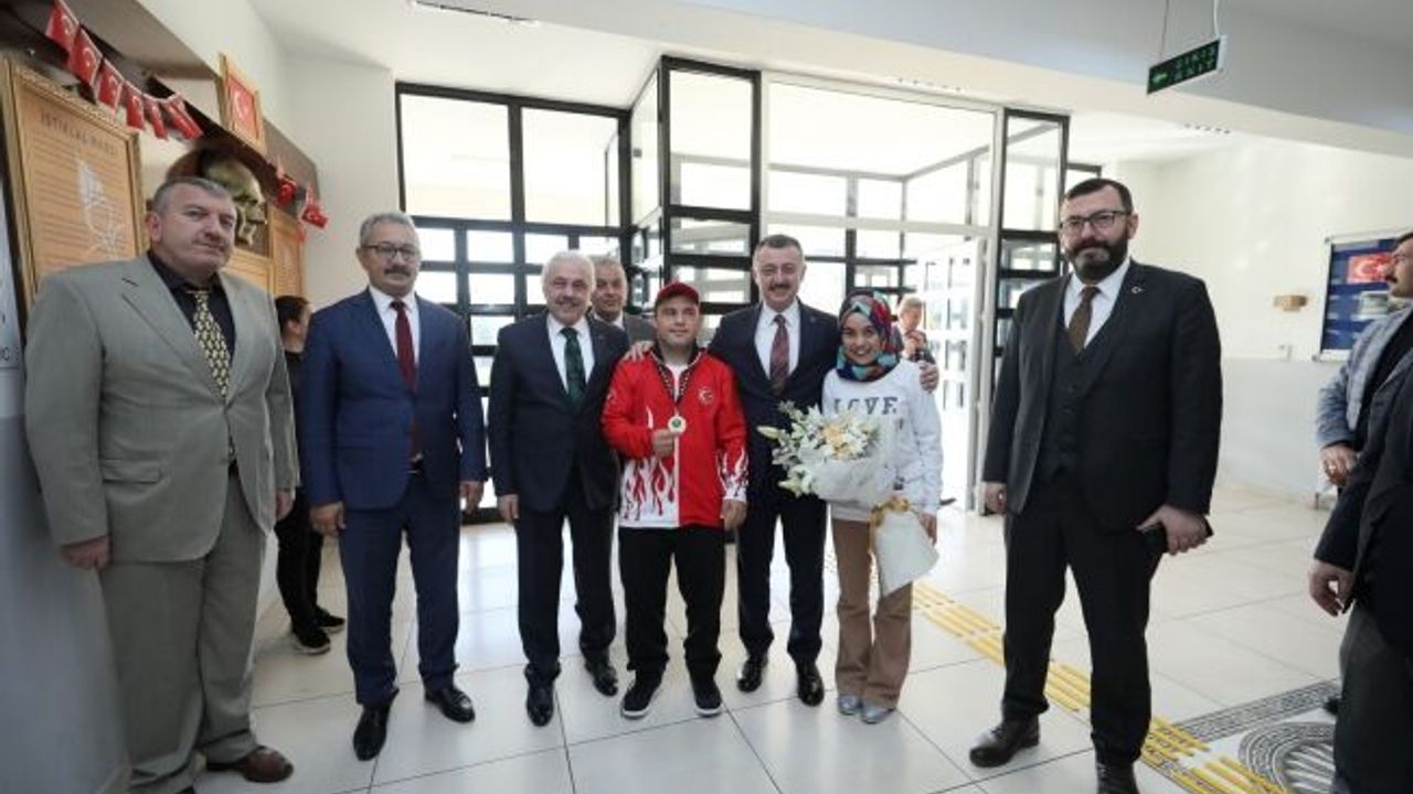 Başkan Büyükakın, engelli merkezlerini ziyaret etti