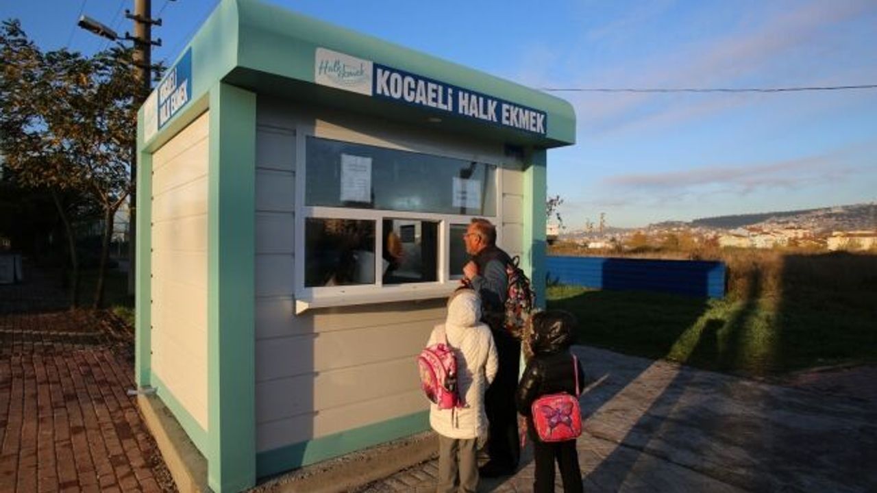 İzmit'te ‘Halk Ekmek’ satışı başladı   