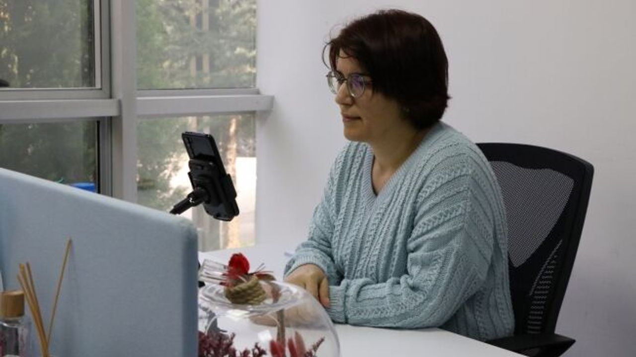 Evdeki vatandaşa görüntülü psikolojik destek Büyükşehir’den   