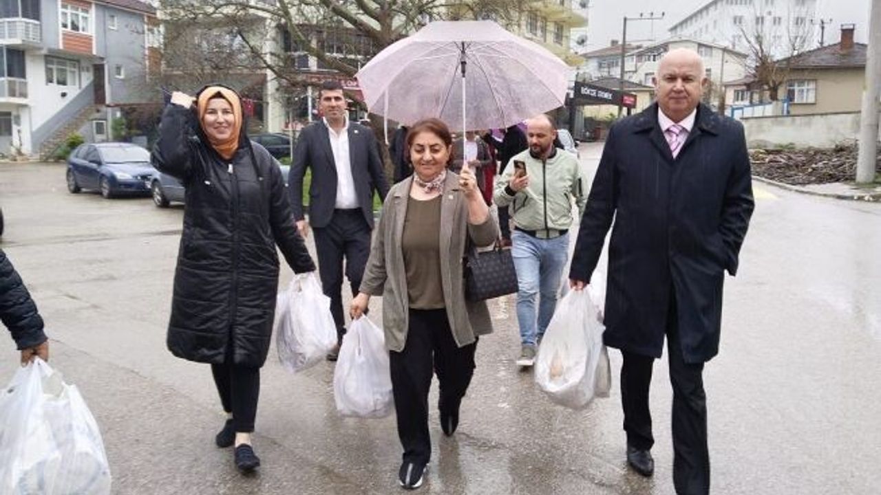 İYİ Partili Yüksel Ercan’ı sağanak yağışta durduramadı