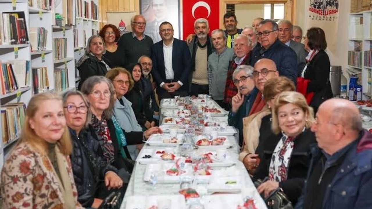 Derince Lisesi mezunları derneği öğretmenlerini unutmadı