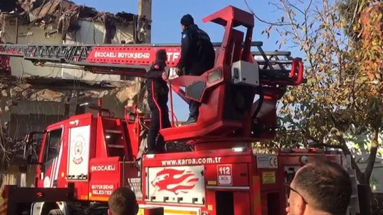 Kandıra’da Nefes kesen kedi kurtarma operasyonu