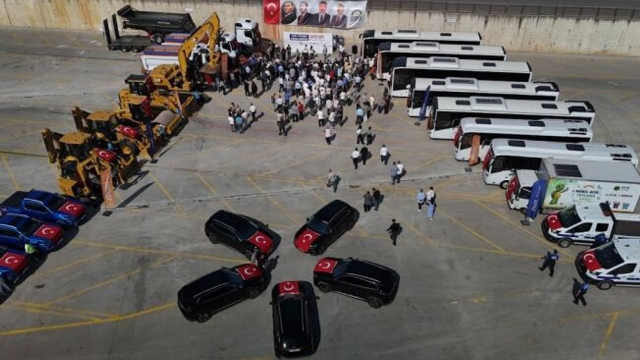 Gebze Belediyesi 32 yeni aracı törenle hizmete aldı