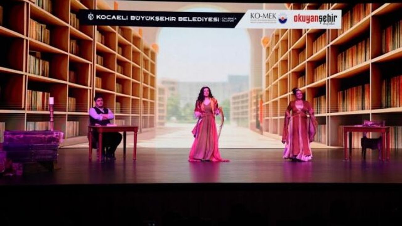 Kitap Fuarı’nda münazara ve müzikal tiyatro bir arada