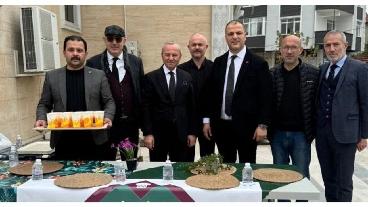 İYİ Parti Gebze Teşkilatı10 Kasım’da Atatürk’ün sevdiği çorbayı dağıttı