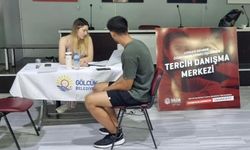 Gölcük Belediyesi üniversite tercih merkezi gençlerin yanında