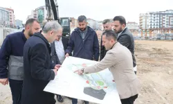 Çayırova'da Başkan Çiftçi, kent meydanındaki çalışmaları inceledi