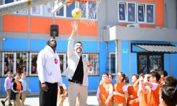 Şampiyon dev adamlar Çayırovalı ilkokul öğrencileriyle buluştu