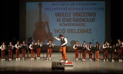 Kocaeli'de konservatuvar öğrencileri hem çaldı hem oynadı