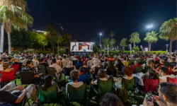 Açık hava sinema keyfi günümüze taşındı