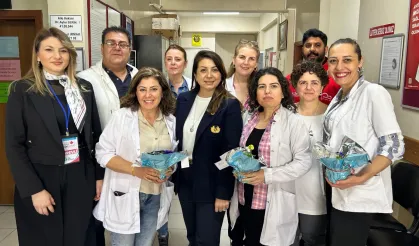 İzmit Belediyesi'nden ebelere anlamlı ziyaret