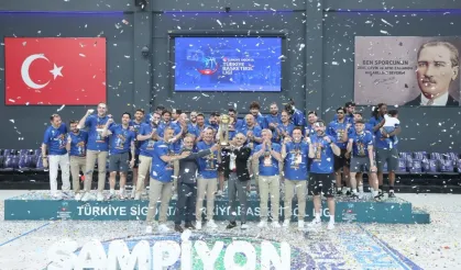 Kocaeli'de Çayırova Belediyesi, şampiyonluk kupasına kavuştu