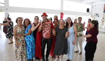 Kocaeli İzmit'te kadınlar söyleşi ve matinede buluştu