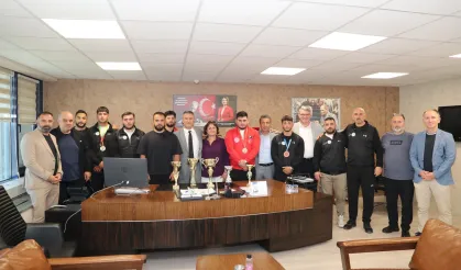 Kocaeli'de İzmit Belediyesporlu güreşçilerden çifte başarı