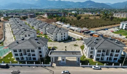 Kocaeli Büyükşehir 144 aileyi daha ev sahibi yaptı... Anahtarlar Başkan Büyükakın'dan