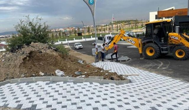 Çayırova Millet Bahçesine çevre yolu ve aydınlatma