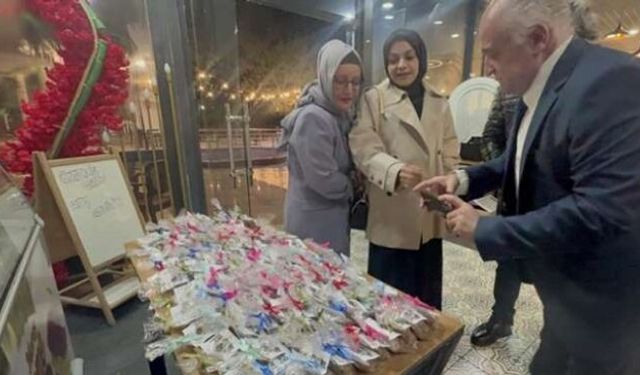 Nişanda şeker yerine mama dağıttılar