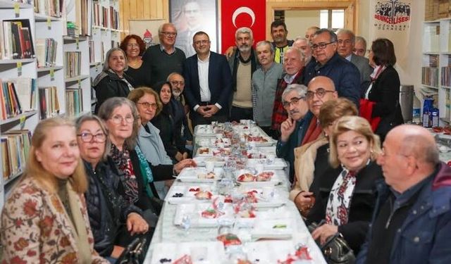 Derince Lisesi mezunları derneği öğretmenlerini unutmadı