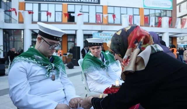 Çayırova’nın özel askerlerine kına gecesi