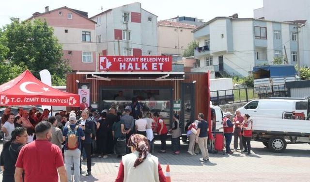Halk Et Mobil bu kez Çayırova’da: Uygun fiyatlı et herkesin hakkı