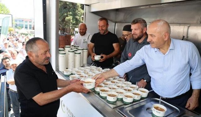 Başkan Büyükgöz'den Aşure ikramı
