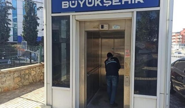 Gebze bölgesinde üst geçit asansörleri pırıl pırıl