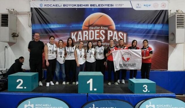 Bu turnuvada en güzel paslar kardeşliğe atıldı