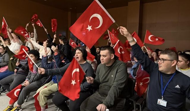 Beyaz Kalpler, Mehmet Akif Ersoy’u andı