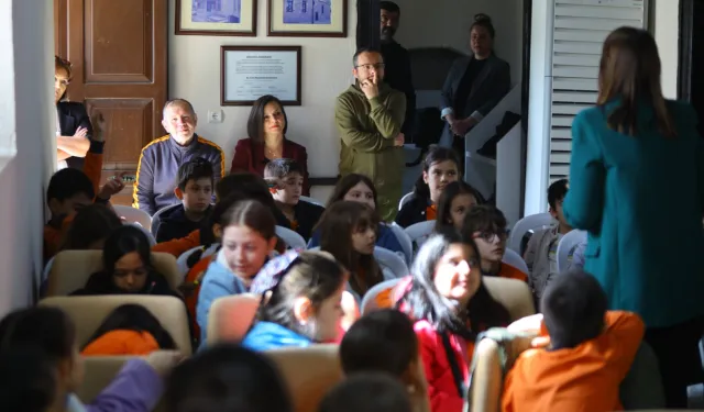 Kocaeli'de 'Masal Çarşambaları' çocukların hayal dünyasını aydınlatıyor