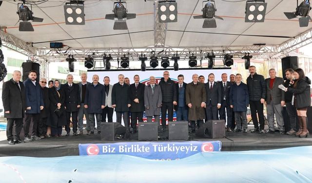 Gebze’de 5 ton hamsi dağıtıldı