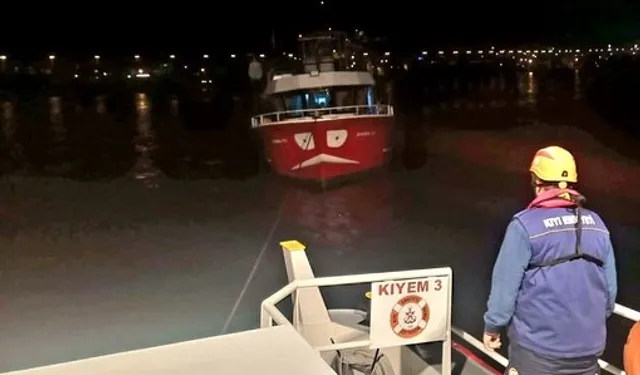 Kocaeli açıklarında sürüklenen tekne kurtarıldı