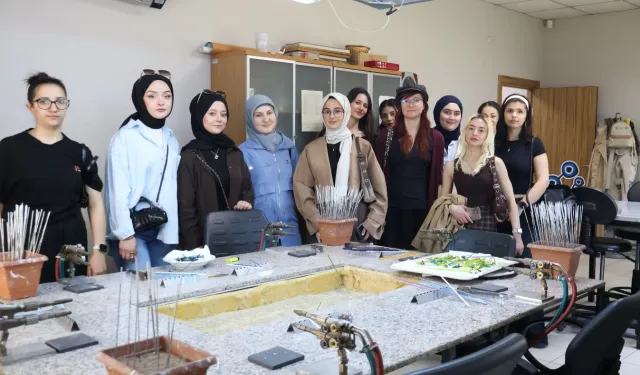 Kocaeli'de üniversiteliler Beyaz Kalpler'de ders işledi