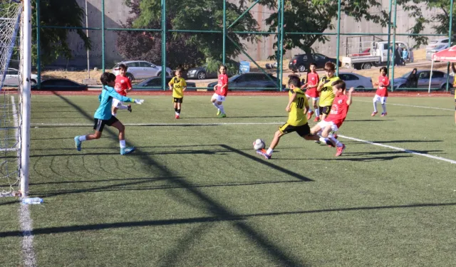 Kocaeli'de İzmit'in Kurtuluşu Futbol Şenliği başladı
