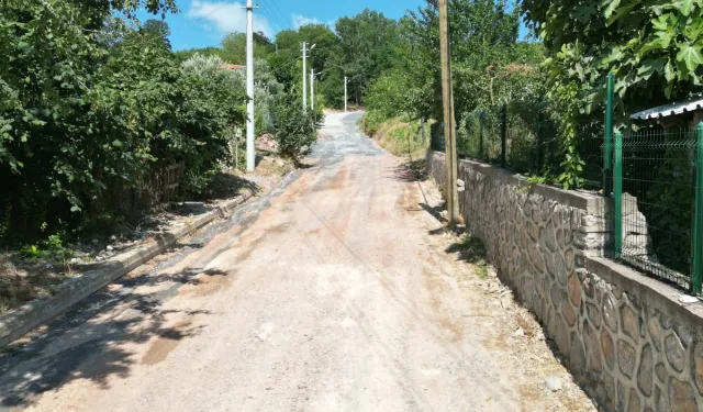 İzmit'te kırsal mahalleye modern beton yol