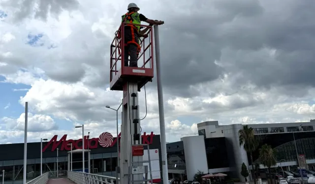Kocaeli'nde üst geçitlere yeni aydınlatma sistemi