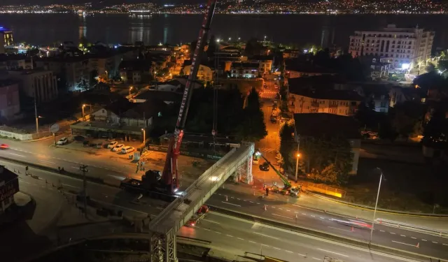 Kocaeli'de 80 tonluk tabliyeye tek seferde montaj