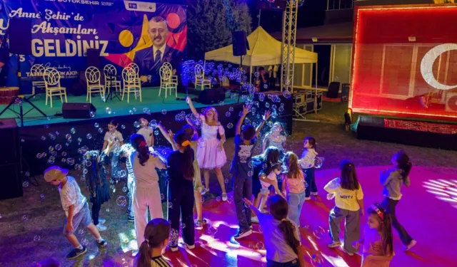 Kocaeli'de Anne Şehir'de sıra gecesi türkülerle renklendi