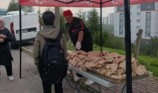 Kocaeli'de İzmit Belediyesi Beslenme Saati Projesine devam ediyor 