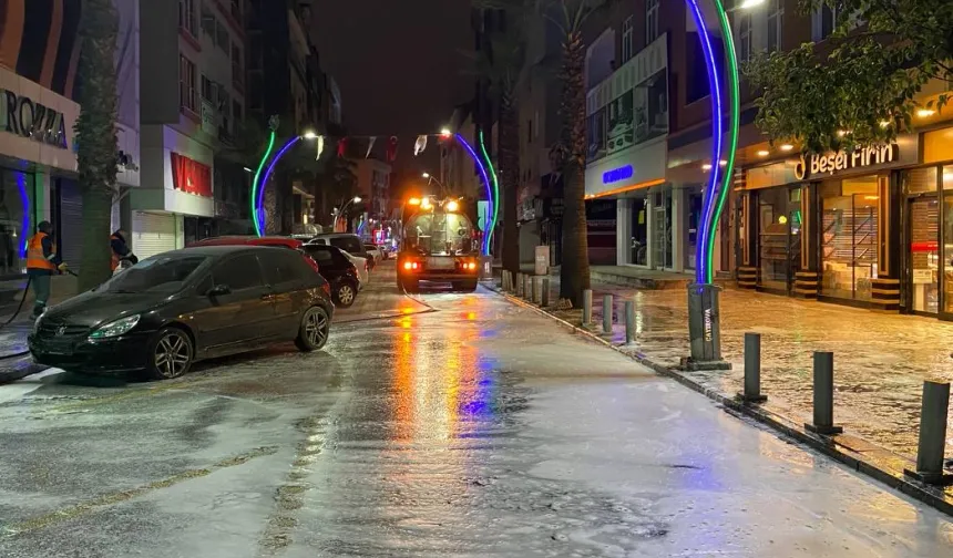 Çayırova'da caddelerde bayram temizliği